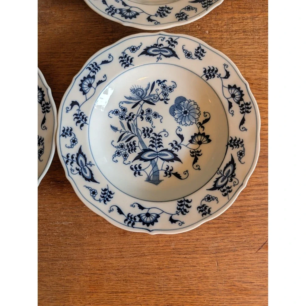 Blue Danube Rim Soup Bowls Set of 4 Blue Onion Pattern Scalloped Japan 8.5